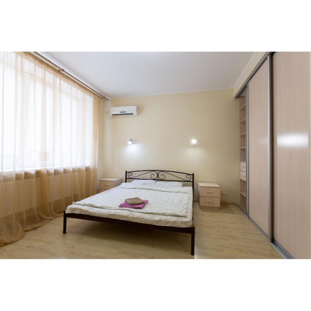 On Naukova Apartment